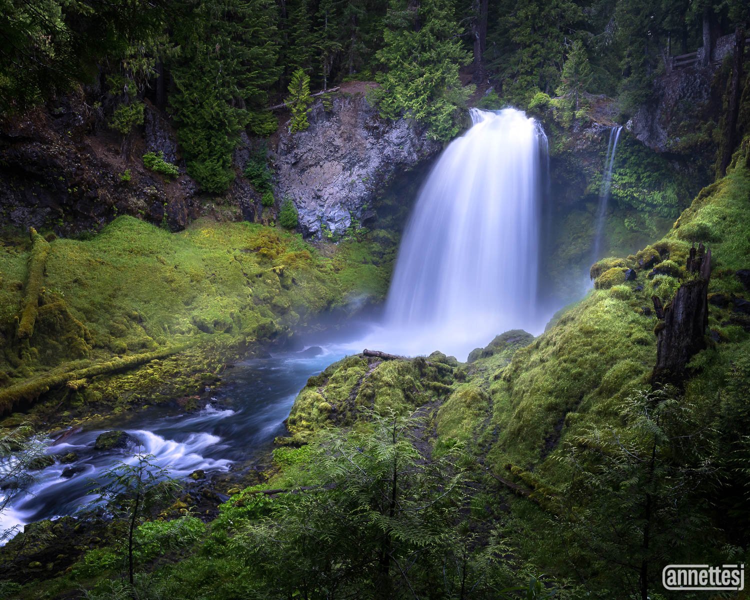 Sapphire waters of Sahalie Falls, Oregon